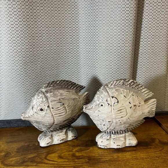Pair of Wooden‎ Handcarved Shelf Sitter Fish 6" White Nautical Beach Cabin Decor - Picture 1 of 8